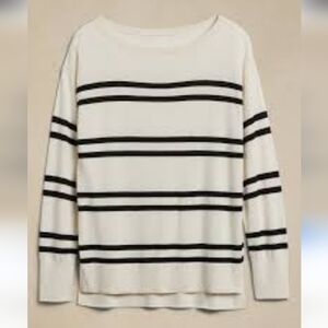 BANANA REPUBLIC FACTORY FOREVER SWEATER IN CREAM WITH BLACK STRIPE SIZE MEDIUM